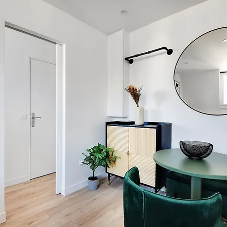 Charming 20m2 - Buttes Chaumont * Párizs