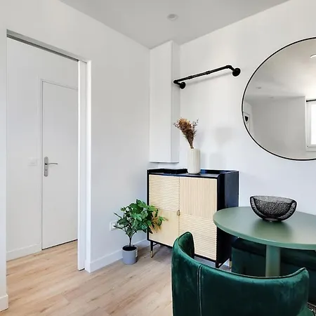 Charming 20m2 - Buttes Chaumont * Párizs